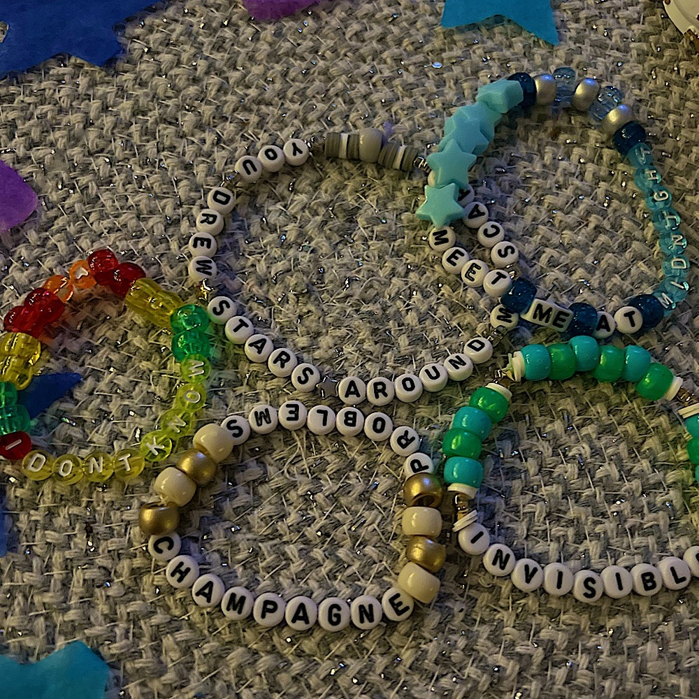 Friendship trading bracelets 🫶🏼